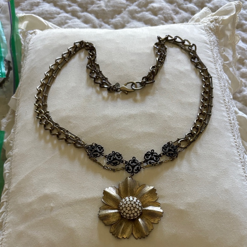 Gold Floral Pendant Necklace
